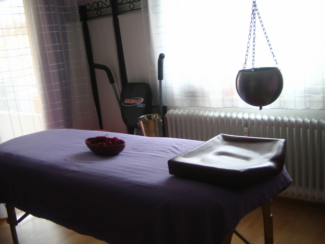 Massageliege von Rozalia Hufen in ihrer Praxis